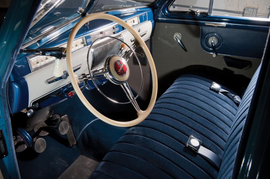  Studebaker Commander Delux-Tone Cruising Sedan 1941 года  (фото 7 из 13)